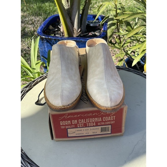 NEW With Box! American Rag Mule Slide. Segovia, Milk, Woman's Size 9 . - Picture 3 of 8